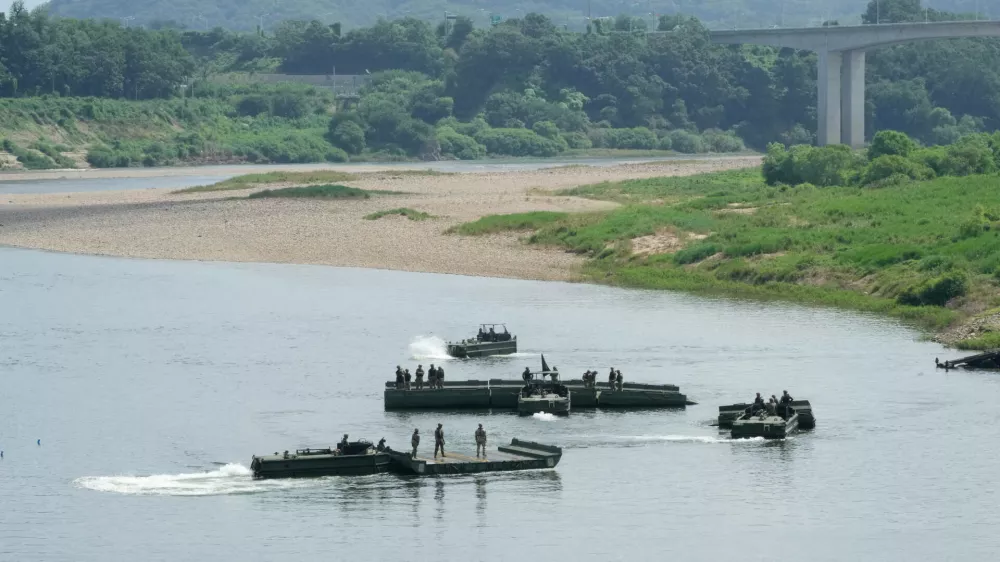 U.S. Army's soldiers conduct a training exercise on a river in Yeoncheon, South Korea, near the border with North Korea, Tuesday, Aug. 18, 2026. (AP Photo/Ahn Young-joon)