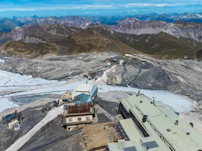 Pogled na Stelvio, kjer so bili običajno pogoji dovolj dobri tudi za poletno smuko. Slika je arhivska. / Foto: Istock