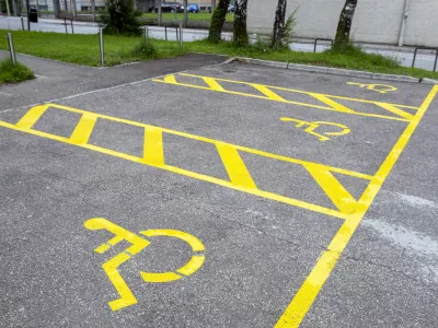- 28.05.2019 - parkirno mesto za invalide - parkiri&scaron;če invalidi &ndash; parkiranje //FOTO: Matjaž Ru&scaron;t