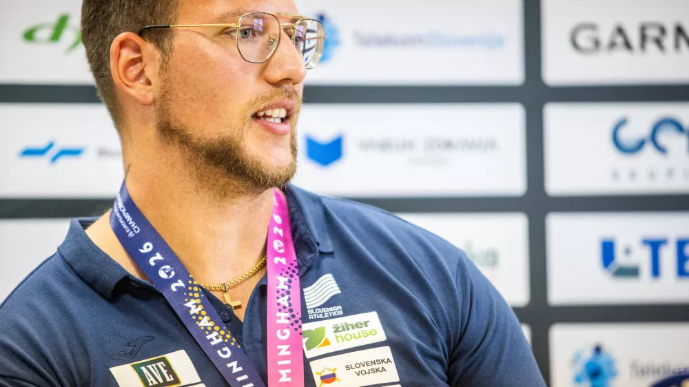 Ljubljana, sedez Atletske zveze Slovenije.Novinarska konferenca slovenske atletske reprezentance na celu s Kristjanom Cehom po vrnitvi z EP v Birminghamu.Slovenski atlet Kristjan Ceh.