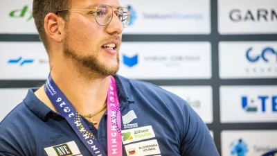 Ljubljana, sedez Atletske zveze Slovenije.Novinarska konferenca slovenske atletske reprezentance na celu s Kristjanom Cehom po vrnitvi z EP v Birminghamu.Slovenski atlet Kristjan Ceh.