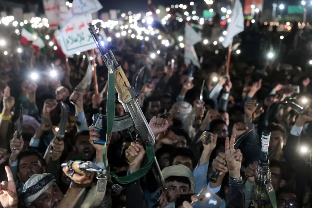 Houthi supporters hold up weapons as they demonstrate against airstrikes on Sanaa International Airport, in Sanaa, Yemen July 13, 2026. REUTERS/Khaled Abdullah