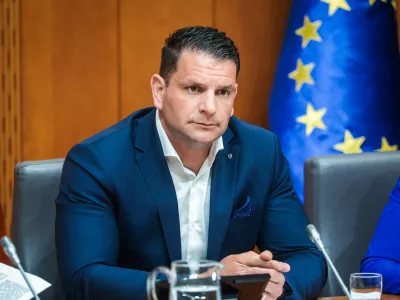 Ljubljana, DZ.Seja kolegija predsednika DZ, na kateri so se dogovorili o sklicu izredne seje DZ ter obravnavali predlog o dopolnitvah zakona o praznikih in dela prostih dnevih po skrajsanem postopku.Predsednik DZ Zoran Stevanovic.