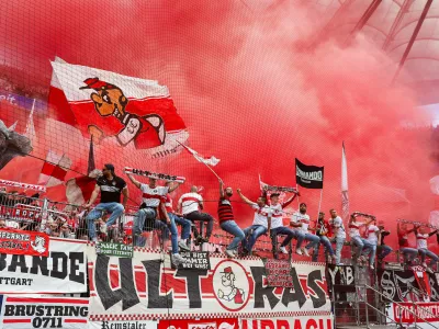 Fu&szlig;ball 1. Bundesliga - Eintracht Frankfurt - VfB Stuttgart am 16.05.2026 im Deutsche Bank Park in Frankfurt Die VfB Stuttgart Fans z&uuml;nden im G&auml;steblock Pyrotechnik *** Soccer, Bundesliga 1: Eintracht Frankfurt vs. VfB Stuttgart on May 16, 2026, at Deutsche Bank Park in Frankfurt. VfB Stuttgart fans set off pyrotechnics in the visitors section. MH,Image: 1112891956, License: Rights-managed, Restrictions:, Model Release: no 