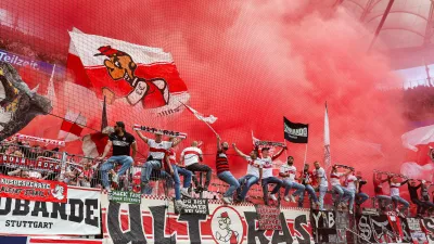 Fußball 1. Bundesliga - Eintracht Frankfurt - VfB Stuttgart am 16.05.2026 im Deutsche Bank Park in Frankfurt Die VfB Stuttgart Fans zünden im Gästeblock Pyrotechnik *** Soccer, Bundesliga 1: Eintracht Frankfurt vs. VfB Stuttgart on May 16, 2026, at Deutsche Bank Park in Frankfurt. VfB Stuttgart fans set off pyrotechnics in the visitors section. MH,Image: 1112891956, License: Rights-managed, Restrictions:, Model Release: no 