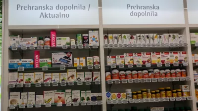 - simbolična fotografija - farmacija - zdravila - prehranska dopolnila - - 29.09.2016 - - Lekarna Savska, Savska cesta 3 v Ljubljani - nova enote Lekarne Ljubljana Zdravila -   /FOTO: Luka Cjuha.