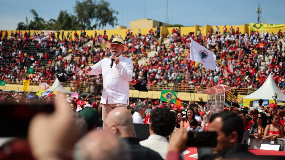 Brazilian President Luiz Inacio Lula da Silva launches his re-election campaign at Primeiro de Maio Stadium in Sao Bernardo do Campo, Brazil, August 16, 2026. The stadium, formerly known as Vila Euclides, was the site of the mass metalworkers' assemblies led by Lula during the landmark 1979 and 1980 strikes. REUTERS/Adriano Machado