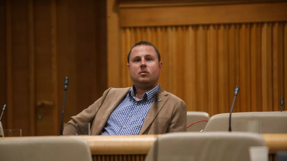 - Žan Mahnič, poslanec SDS,- 01.06.2026. - Zasli&scaron;anja kandidatov za ministre 4. vleda Janeza Jan&scaron;e pred parlamentarnimi odbori v DZ RS.//FOTO: Bojan Velikonja