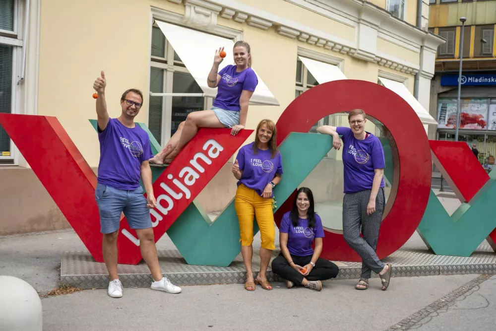 Ekipa Turizma Ljubljana je dobrodo&scaron;lico Luki Dončiču in ekipi LA Lakers izrekla ob znaku WOW (&raquo;Hej, Luka, hej, Lakersi, dobrodo&scaron;li v Ljubljani!&laquo;), priljubljeni točki za fotografiranje, ki hkrati ponazarja izraz navdu&scaron;enja (&raquo;Wow!&laquo;). Verjamejo, da bo prestolnica (in Slovenija) s svojo gostoljubnostjo in vrhunsko ponudbo ekipo LA Lakers več kot navdu&scaron;ila!