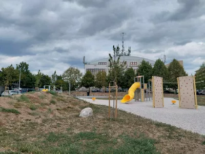 &Scaron;portni park Savsko naselje, otro&scaron;ko igri&scaron;če