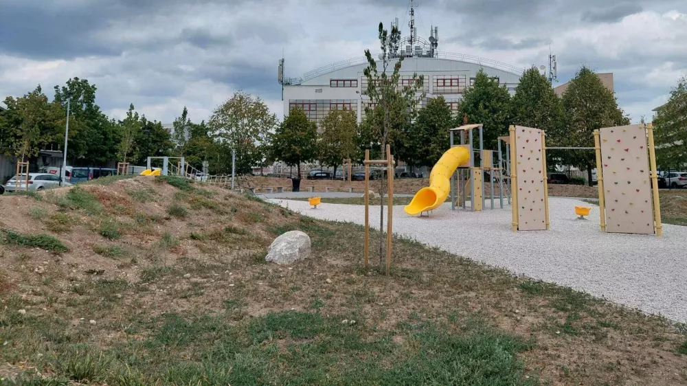 &Scaron;portni park Savsko naselje, otro&scaron;ko igri&scaron;če