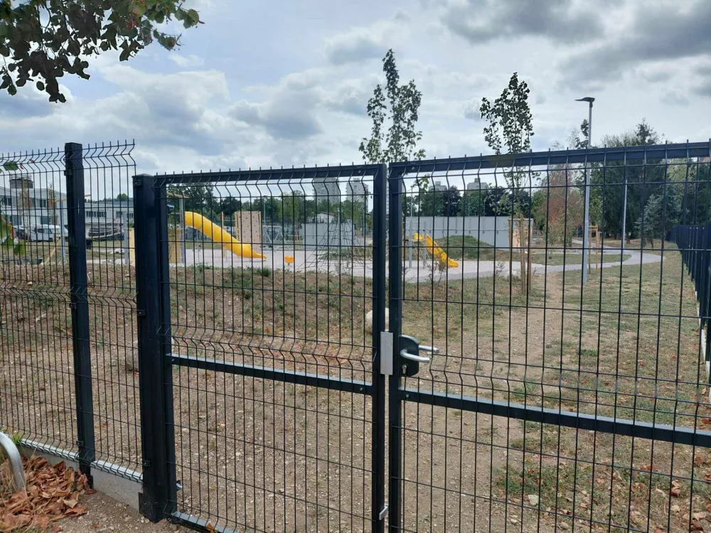 &Scaron;portni park Savsko naselje, otro&scaron;ko igri&scaron;če