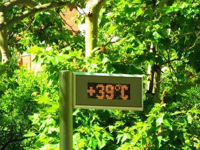 39 degrees celsius of temperature in the city Madrid. Spain