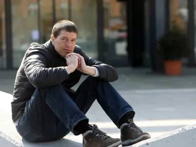 - 07.03.2022 - Goran Vojnović, filmski in televizijski režiser ter scenarist, pisatelj in kolumnist //FOTO: Tomaž Skale / Foto: Tomaž Skale