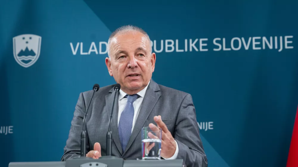 Ljubljana, vlada.Izjava ministra za finance Andreja Sirclja o predlogu zakona o nacionalnem demografskem skladu.Minister za finance Andrej Sircelj.
