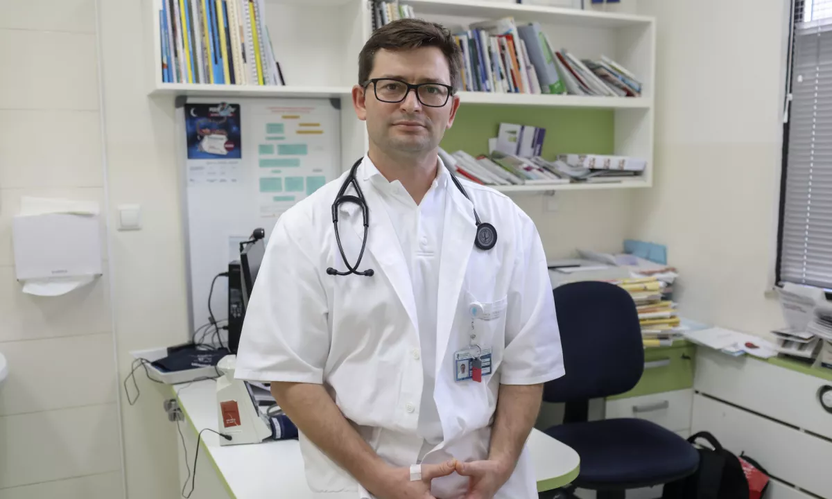 Rok Ravnikar: Zdravnik mora ohraniti pristen človeški stik