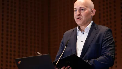 Brdo pri Kranju, Kongresni center Brdo.Konferenca ravnateljic in ravnateljev vzgojno-izobrazevalnih zavodov v RS z naslovom Vzgojno delovanje za kakovostno vzgojo in izobrazevanje.Minister za izobrazevanje, znanost in mladino Borut Roncevic.
