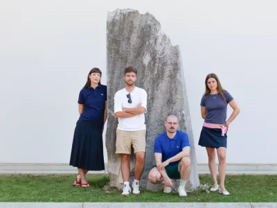 Oblikovalska ekipe, ki jo sestavljajo modna oblikovalka in olimpijka, Cilka Sadar, modna oblikovalka Sara Valenci ter grafična oblikovalca Žiga Artnak in Emil Kozole. Foto: OKS