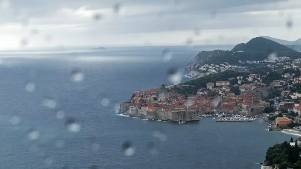- 12.9 - 28.9.2014 - Simbolične fotografije - potovanje - Balkan, Dubrovnik, Hrva&scaron;ka, dež  //FOTO: Jaka Gasar