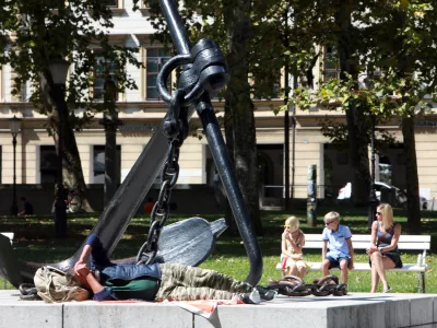 Smrad, uriniranje in uživanje drog v sredi&scaron;ču mesta