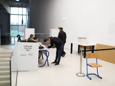 - &Scaron;portna dvorana Menge&scaron;- 04.12.2022 - Lokalne volitve 2022 - drugi krog - volitve župana //FOTO: Bojan Veliknja