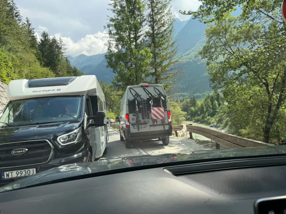 Bovec poka po &scaron;ivih: turizem brez nadzora potiska domačine na rob