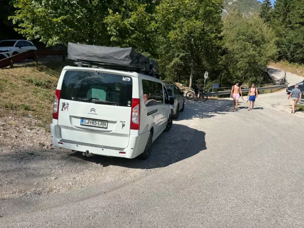 Bovec poka po &scaron;ivih: turizem brez nadzora potiska domačine na rob