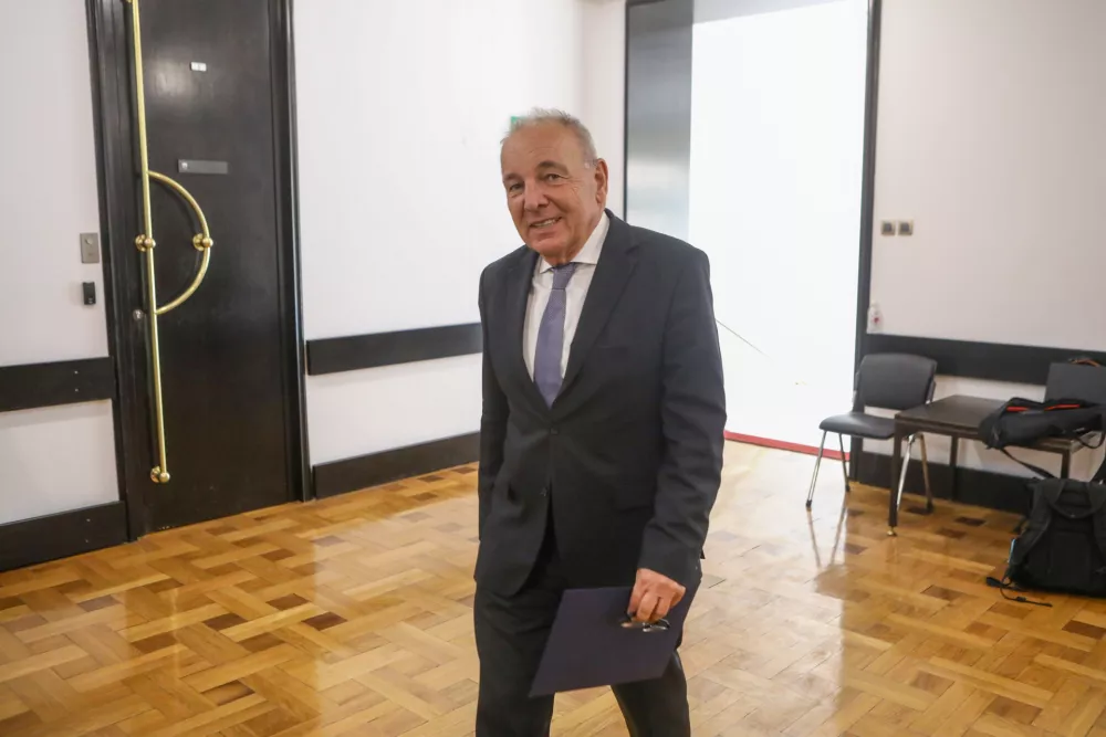 Andrej &Scaron;irceljStrate&scaron;ki svet za gospodarstvo23.7.2026 - konstitutivna seja strate&scaron;kega sveta za gospodarstvo, ki se je bo udeležil tudi predsednik vlade Janez Jan&scaron;a (pred začetkom izjava za medije Jan&scaron;e ter predsednika strate&scaron;kega sveta Marko LotričFoto: Luka Cjuha