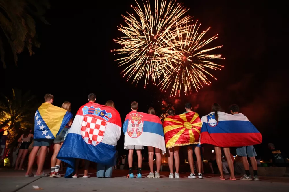 Kot je dejal predsednik iger Zdravko Marić, bi se morali odrasli od otrok učiti, saj imajo kljub razlikam isti cilj in živijo na istem planetu. Foto: Karlo Sutalo