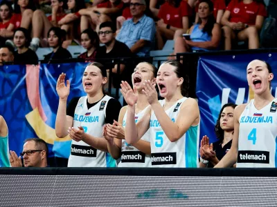 Slovenska ženska ko&scaron;arkarska reprezentanca do 16 let