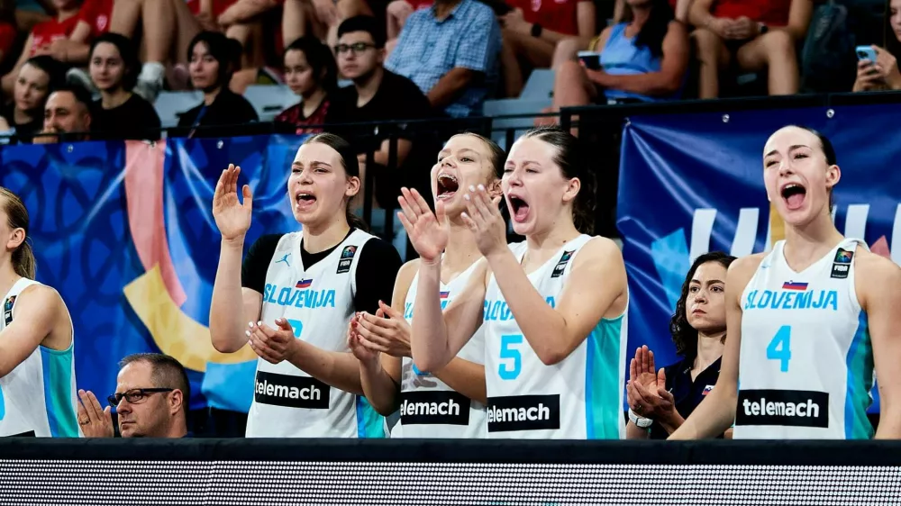 Slovenska ženska ko&scaron;arkarska reprezentanca do 16 let