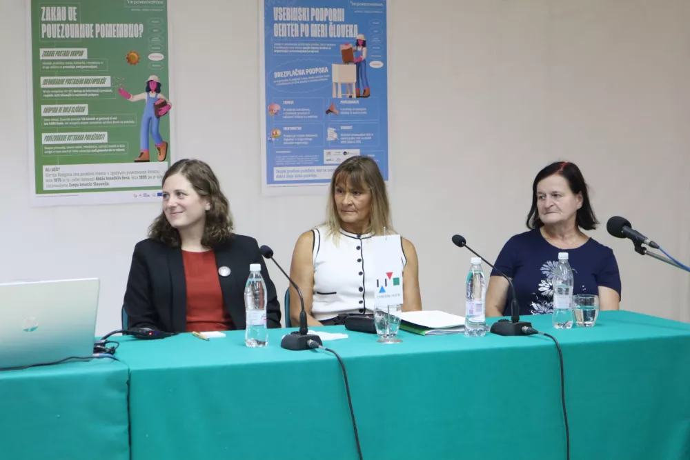 Gornja Radgona, Pomurski sejem.Okrogla miza Nevidne, neslisane: kdo skrbi za zenske, ki skrbijo za podezelje? na sejmu Agra. Vodja podrocja za mlade kmete in kmetijsko politiko ZSPM Doris Letina, vodja sluzbe za dopolnilne dejavnosti in druzbene storitve na podezelju KGZS Andrejka Krt in predsednica Zveze kmetic Slovenije Irena Ule.
