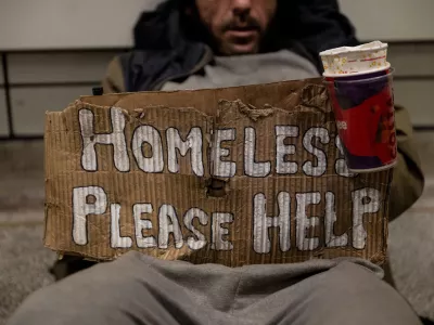 A homeless person holds a sign in an underground station as British Prime minister Andy Burnham has pledged to end rough sleeping, in London, Britain, August 21, 2026. REUTERS/Chris J. Ratcliffe  TPX IMAGES OF THE DAY