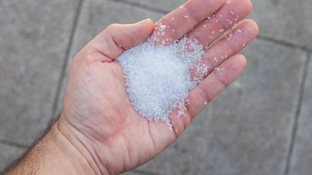 Handful of salt / Foto: Aaron Cabral Ortega Getty Images