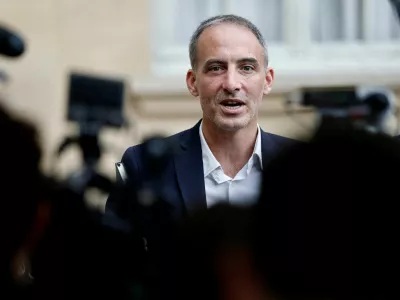 FILE PHOTO: Raphael Glucksmann, MEP and co-president of the political movement "Place Publique", talks to journalists as he leaves after a meeting with the French Prime Minister as part of a series of consultations with political parties, a week before a confidence vote he is seeking from the National Assembly on the budget issue, at the Hotel Matignon in Paris, France, September 2, 2025. REUTERS/Benoit Tessier/File Photo