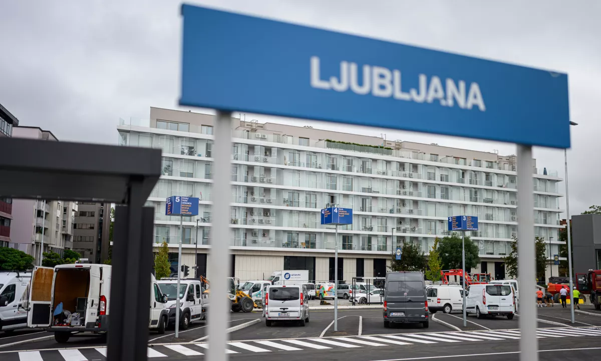Nova ljubljanska avtobusna postaja med upanjem in zmedo