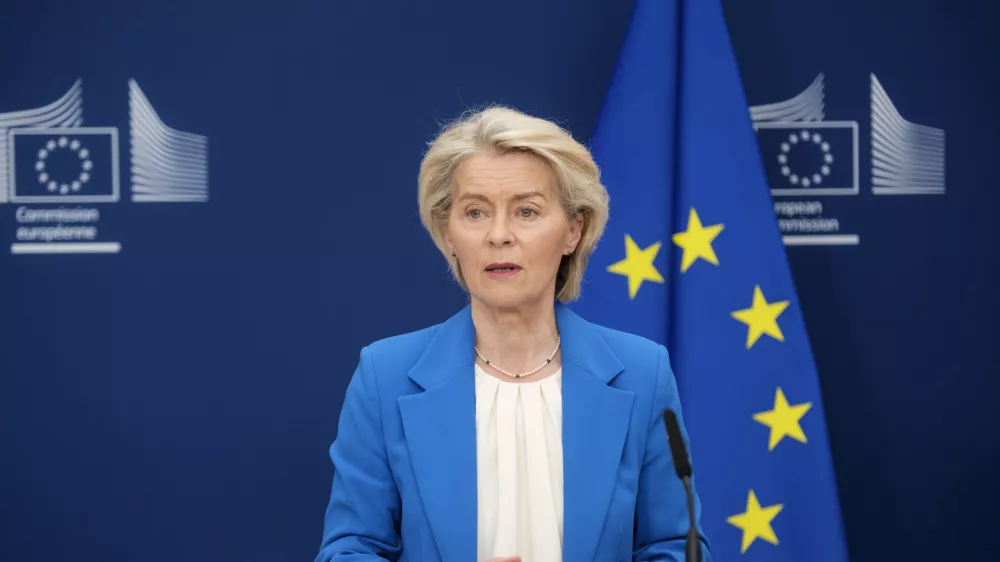 Belgija, Bruselj.Predsednica Evropske komisije Ursula von der Leyen na novinarski konferenci po seji kolegija Evropske komisije.Predstavila je stalisce in prednostne naloge EU ter nacrt prihodnjih ukrepov EU glede razvoja dogodkov na Bliznjem vzhodu in odnosov z izvoljenim madzarskim premierjem.
