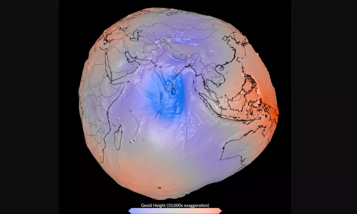 Nasa objavila sliko Zemlje, ki je videti kot krompir v vesolju. Teorije zarote se že širijo