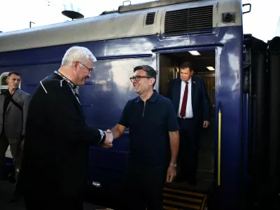 Ukraine's Foreign Affairs Minister Andrii Sybiha greets Britain's prime minister Andy Burnham upon his arrival by train in Kyiv on August 24, 2026. Ukraine is marking on August 24 the 35th anniversary of its independence. HENRY NICHOLLS/Pool via REUTERS