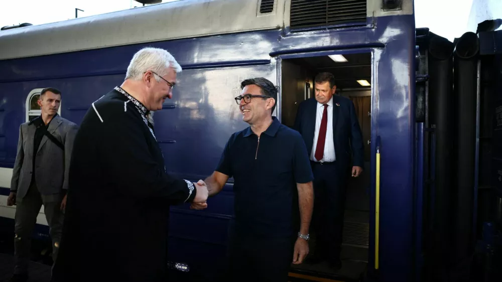 Ukraine's Foreign Affairs Minister Andrii Sybiha greets Britain's prime minister Andy Burnham upon his arrival by train in Kyiv on August 24, 2026. Ukraine is marking on August 24 the 35th anniversary of its independence. HENRY NICHOLLS/Pool via REUTERS