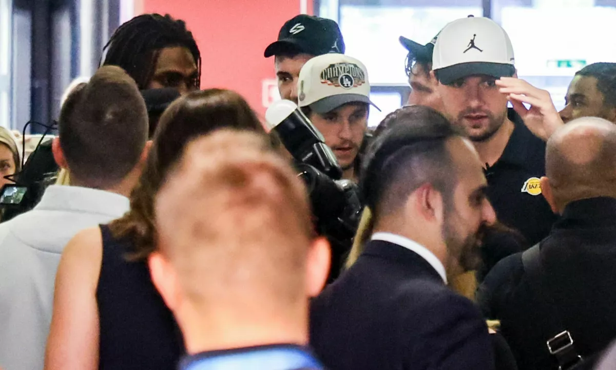 LA Lakers pred odhodom še na Pediatrični kliniki