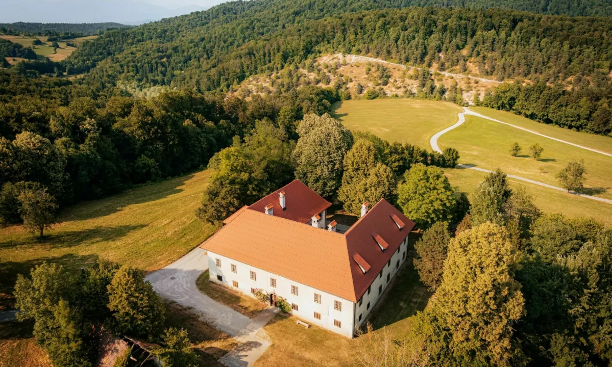 Pet tisočletij zgodovine in vrt z več kot 170 vrstami tulipanov
