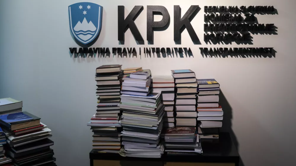 - simbolična fotografija - vladavina prava - integriteta - transparentnost &ndash; KPK - Komisija za preprečevanje korupcije RS,  //FOTO: Jaka Gasar