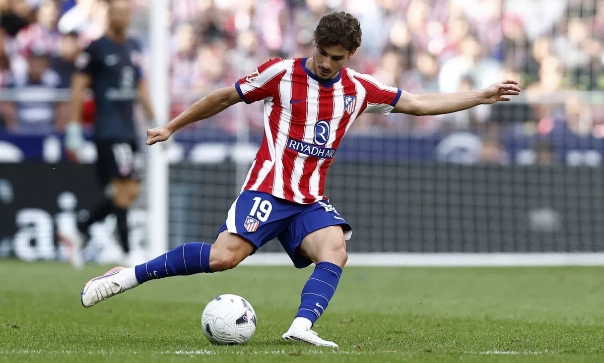 Drama v Barceloni: zapleti okoli Alvareza in napetosti v slačilnici