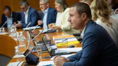 Ljubljana, drzavni zbor.Seja odbora DZ za notranje zadeve in javno upravo na temo predloga za razpis posvetovalnega referenduma o volilni pravici na lokalnih volitvah v RS.