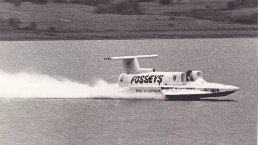 Rekord za najhitrej&scaron;e plovilo na svetu (511,11 km/h) že od leta 1978 drži hitrostni čoln Spirit of Australia. / Foto: Warbymotorsport.com