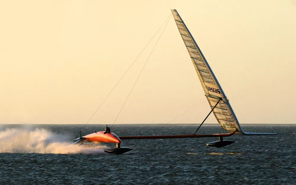Najhitrej&scaron;e plovilo z jadrom, Vestas Sailrocket 2. / Foto: Instagram