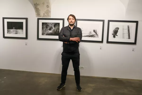 Jon Žagar06.03.2025 - odprtje razstave Vihar mi v kozarec vlil je ocean umetnika Jona Žagarja Galerija Ex arteFoto: Luka Cjuha