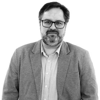Ale&scaron; Gaube- Redakcija Dnevnik 2024 - portreti za komentarje in kolumne - kolumnisti - komentatorji &ndash; novinarji - portret //FOTO: Luka Cjuha