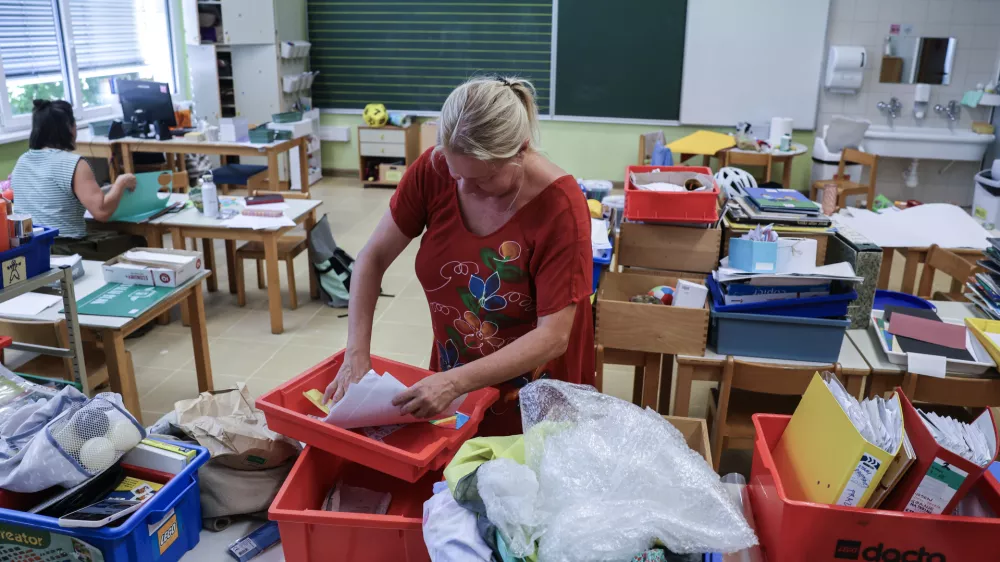 Več avtoritete učiteljem in manj birokracije: Kaj prina&scaron;a novo &scaron;olsko leto?